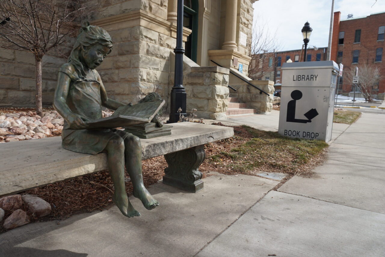 statue of girl reading